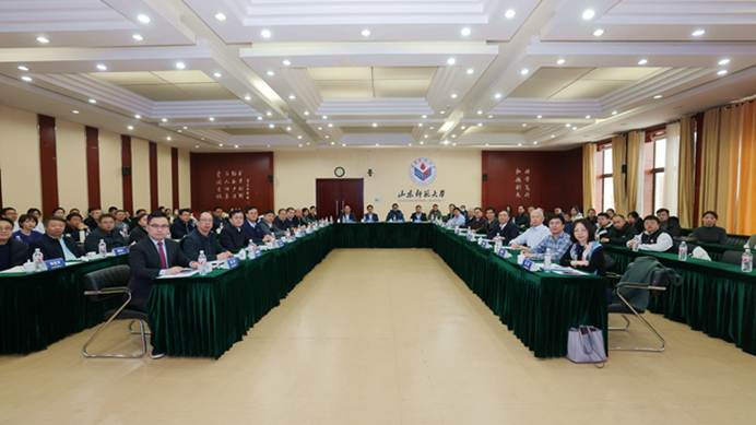 大厅里的人们 AI 生成的内容可能不正确。